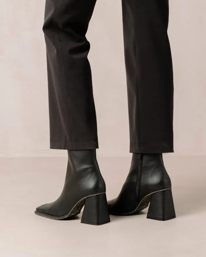 ALOHAS Boots Women South Corn 8211 Black Vegan Leather Boots