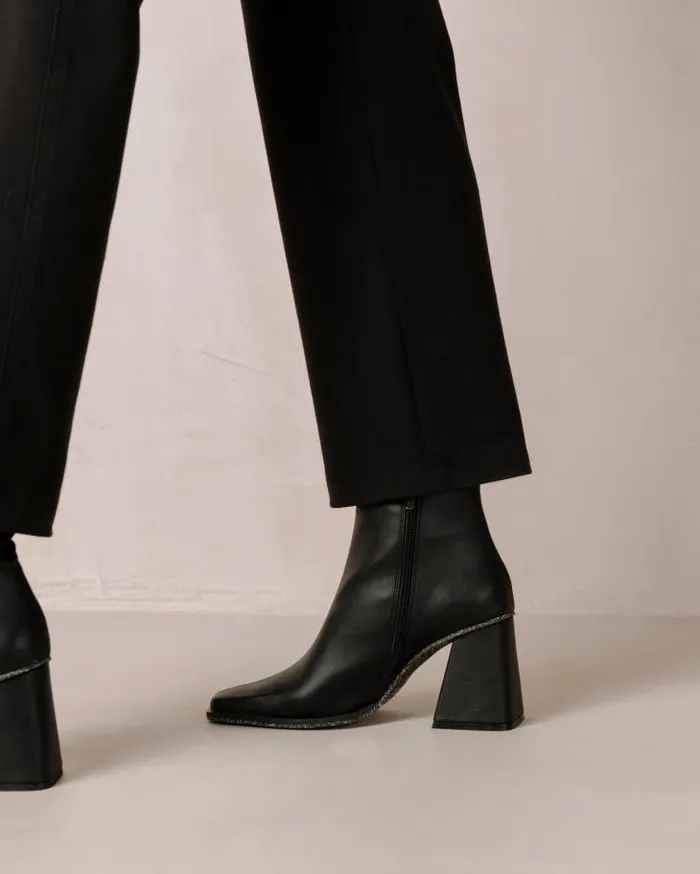 ALOHAS Boots Women South Corn 8211 Black Vegan Leather Boots