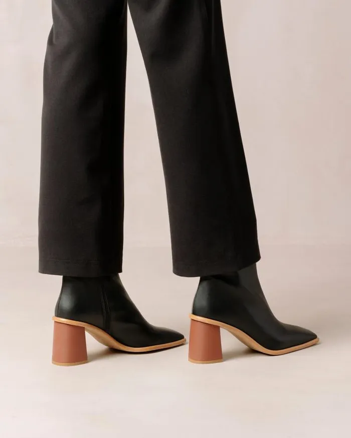 ALOHAS Boots Women West Cape Corn 8211 Black Vegan Leather Boots