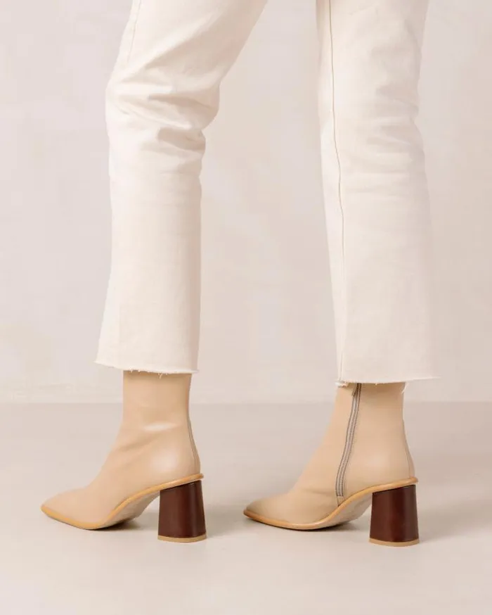 ALOHAS Boots Women West Cape Vintage 8211 Beige Leather Boots