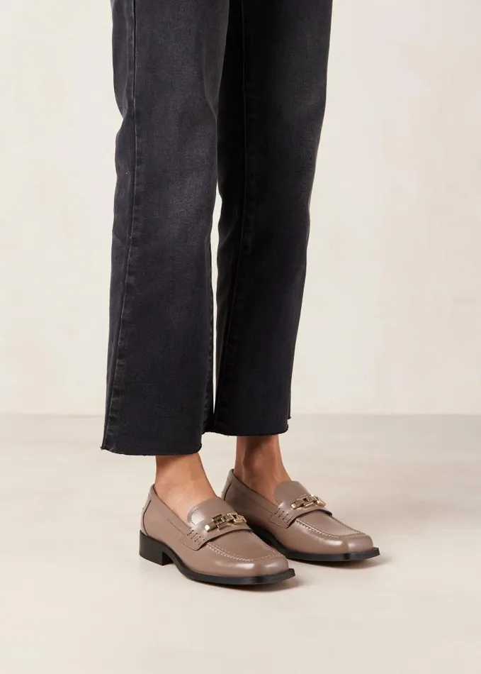 ALOHAS Loafers Women Elliot 8211 Brown GoldChain Loafers