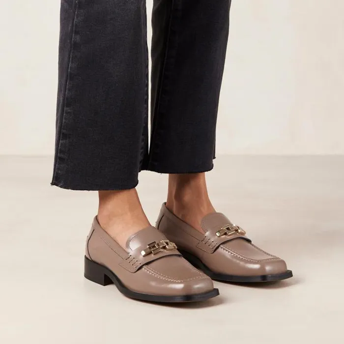 ALOHAS Loafers Women Elliot 8211 Brown GoldChain Loafers