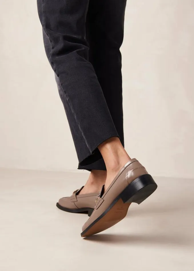 ALOHAS Loafers Women Elliot 8211 Brown GoldChain Loafers