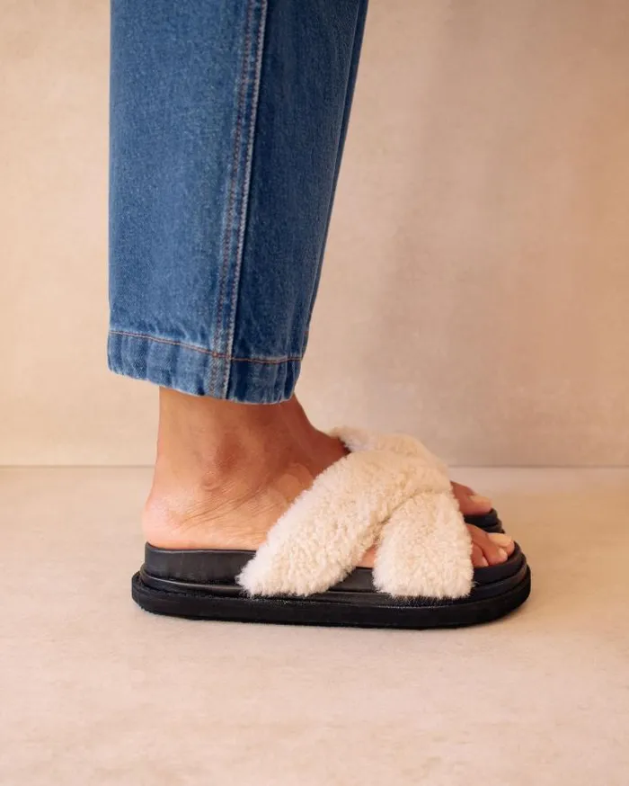 ALOHAS Mules Women Cloud 8211 White Shearling Slippers