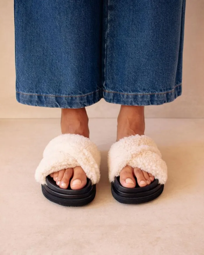 ALOHAS Mules Women Cloud 8211 White Shearling Slippers