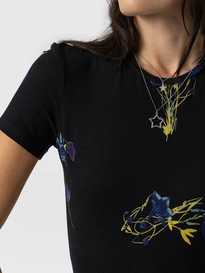 Austen Crew Neck Tee Short Sleeve 8211 Blue Lily Gardens Blue Lily Gardens Women Saint And Sofia TShirts and Tanks