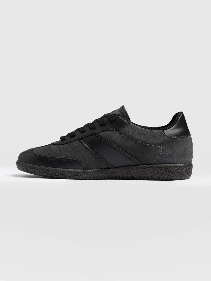 Broadway Sneaker 8211 Black Black Women Saint And Sofia All Sneakers