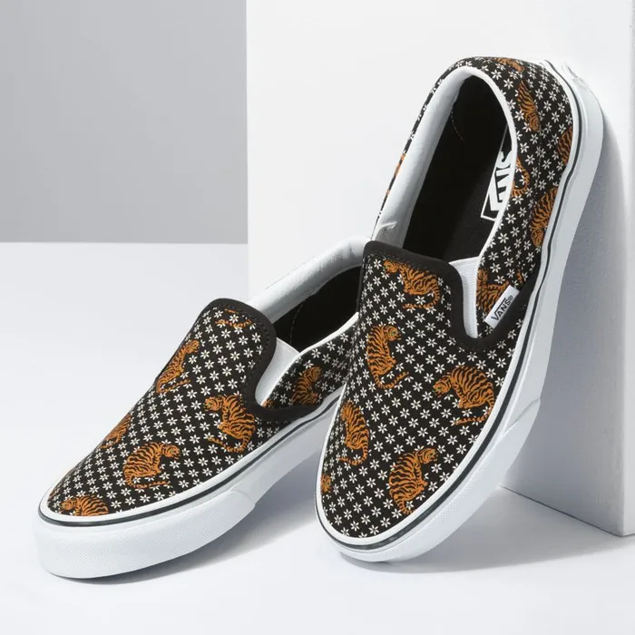 Classics Shoes MenWomen Vans Tiger Floral Classic SlipOn Blacktrue White Classics Shoes MenWomen Vans Tiger Floral Classic SlipOn Blacktrue White