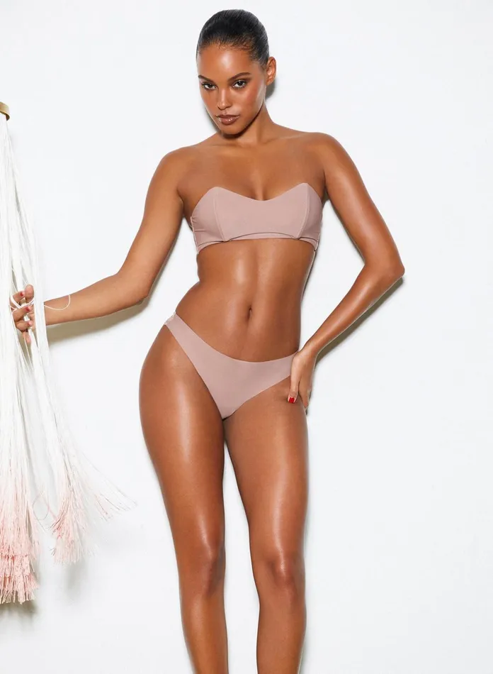 Fleur Du Mal Panties and Garters Women Charlotte Lace Seamless Thong Tan