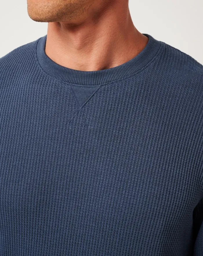 Men NONREV LONG SLEEVE CREW Mood Indigovintage Indigo TravisMathew Hoodies and Sweatshirts