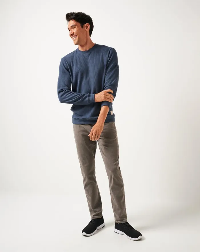 Men NONREV LONG SLEEVE CREW Mood Indigovintage Indigo TravisMathew Hoodies and Sweatshirts