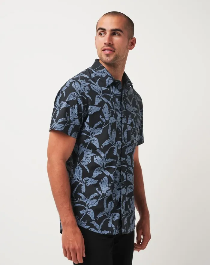 Men PHOTO FINISH BUTTONUP Black TravisMathew ButtonUps Men PHOTO FINISH BUTTONUP Black TravisMathew ButtonUps