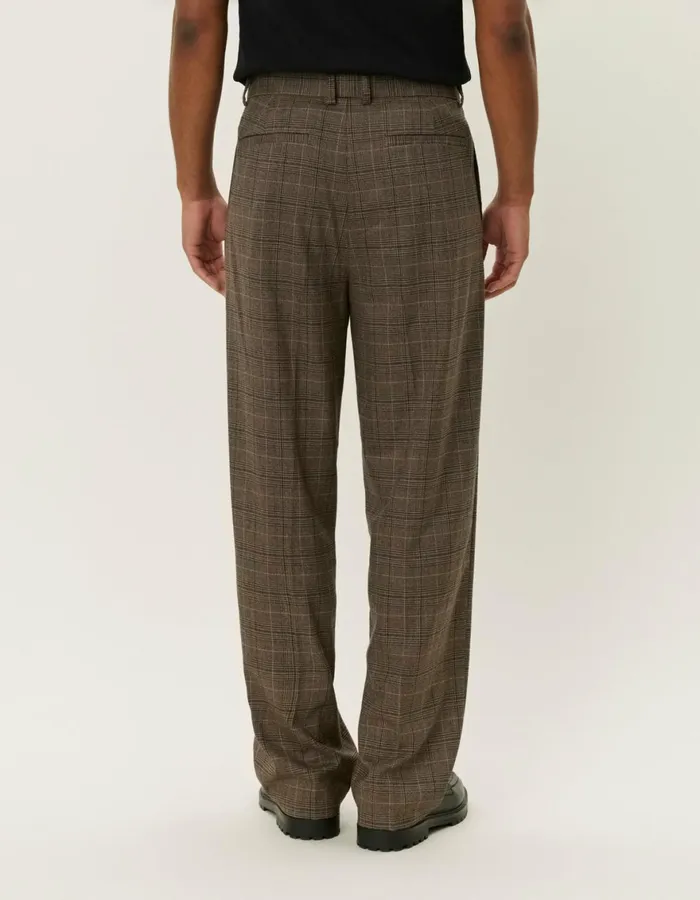 Pants Men Les Deux Reece Pleated Check Suit Pants 8211 Mountain GreyDark Sand