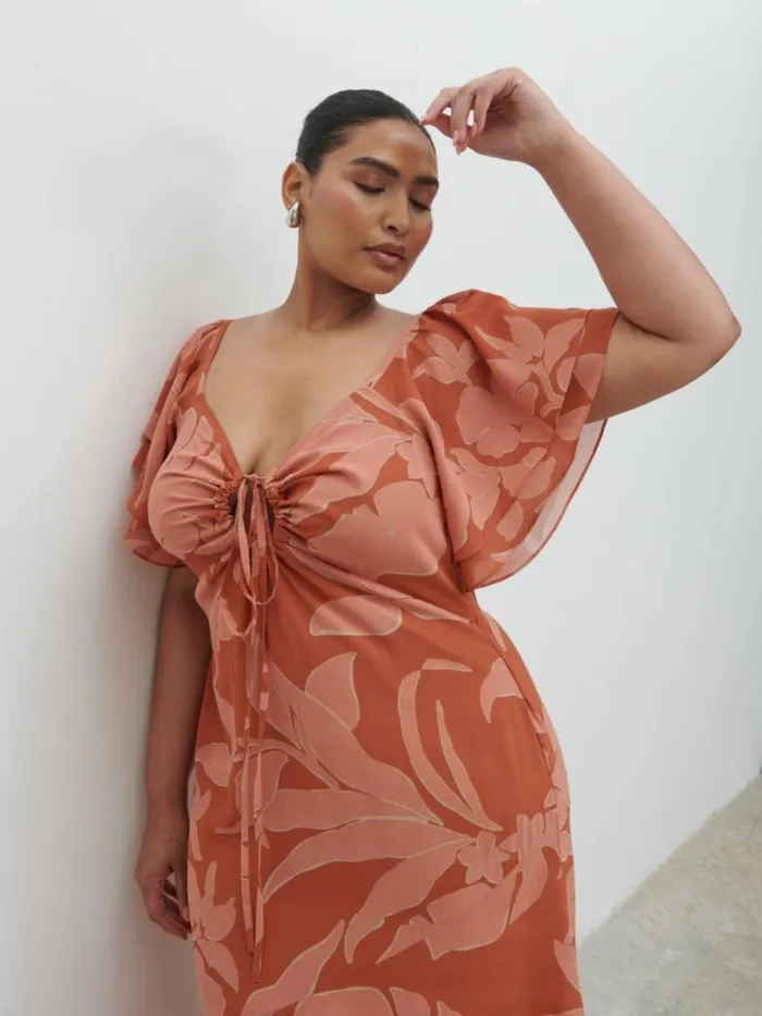 Pretty Lavish Curve Women Florence Cut Out Maxi Dress Curve Dusky Rose Abstract Palm