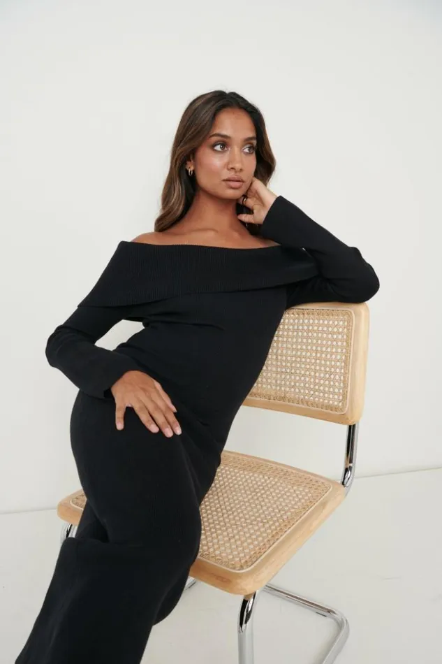 Pretty Lavish Curve Women Soreya Bardot Knit Dress Black
