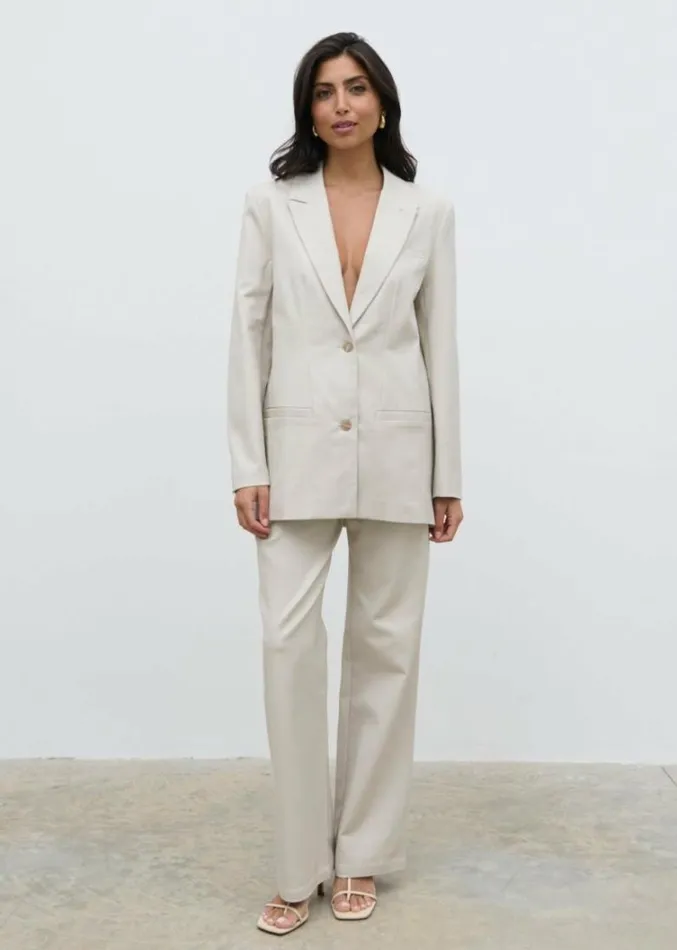 Pretty Lavish Everyday Staples Women Brady Oversized Boxy Blazer Beige