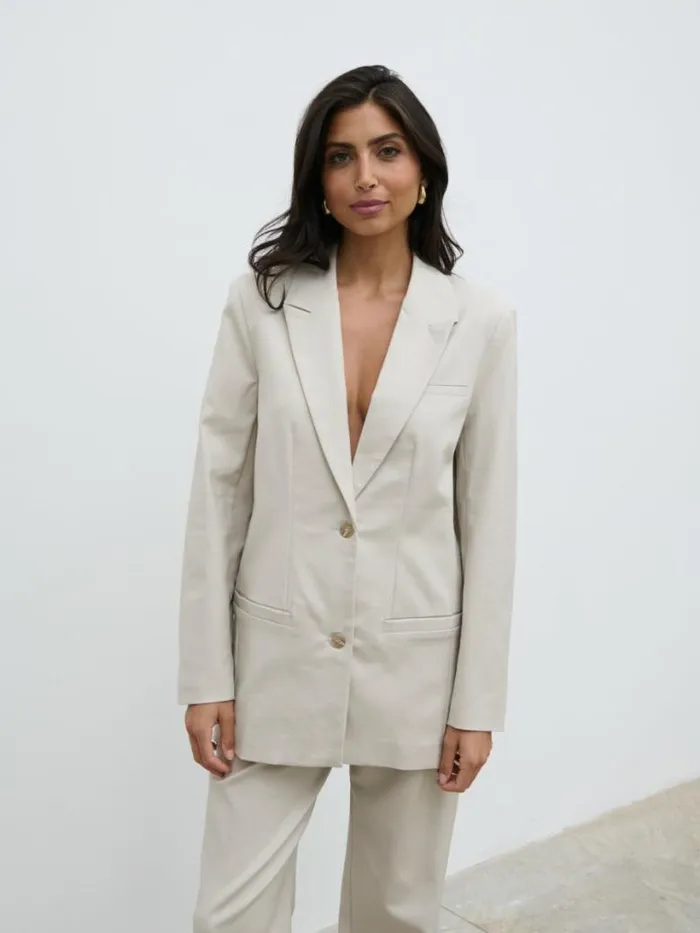 Pretty Lavish Everyday Staples Women Brady Oversized Boxy Blazer Beige