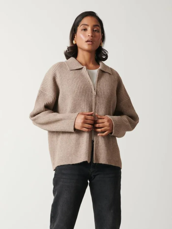 Pretty Lavish Knitwear Women Carla Zipped Knit Jumper Brown