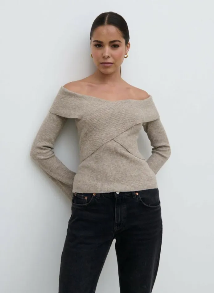 Pretty Lavish Knitwear Women Daphne Cross Over Knit Top Beige
