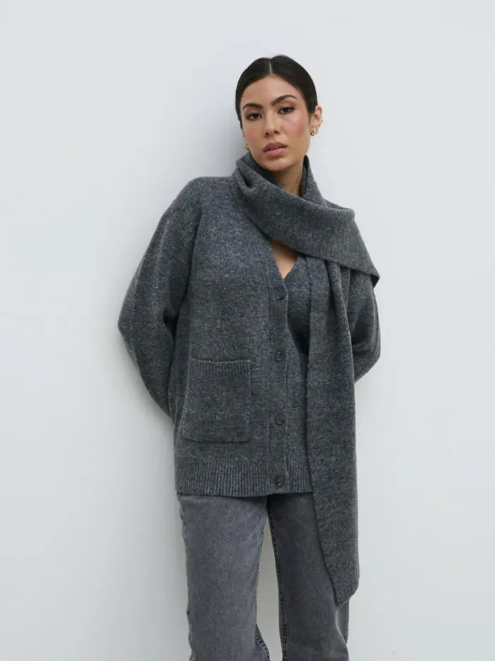 Pretty Lavish Knitwear Women Murphy Cardigan Knit Scarf Set Grey