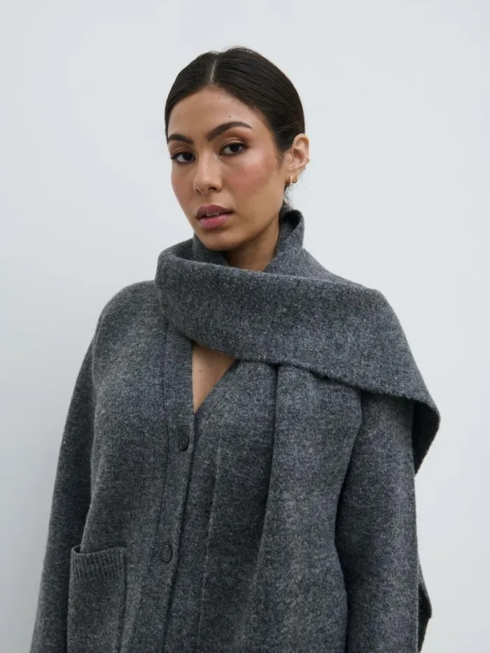 Pretty Lavish Knitwear Women Murphy Cardigan Knit Scarf Set Grey