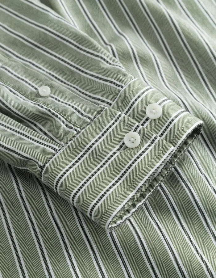 ShirtsOvershirts Men Les Deux Kolton Herringbone Poplin Shirt 8211 WhiteChive Green
