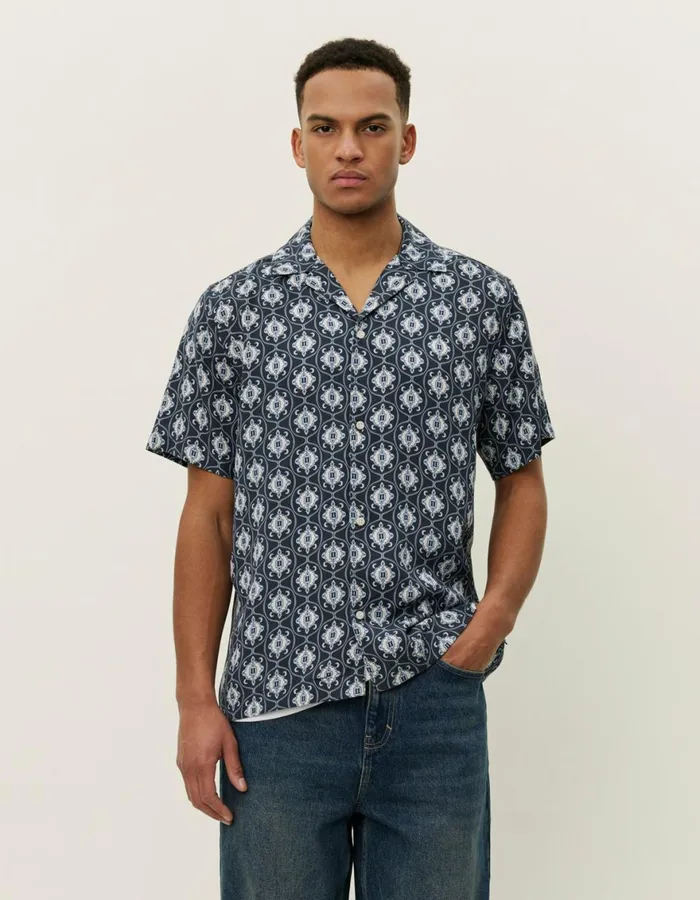 ShirtsOvershirts Men Les Deux Ornament Tencel SS Shirt 8211 Dark NavyLight Blue