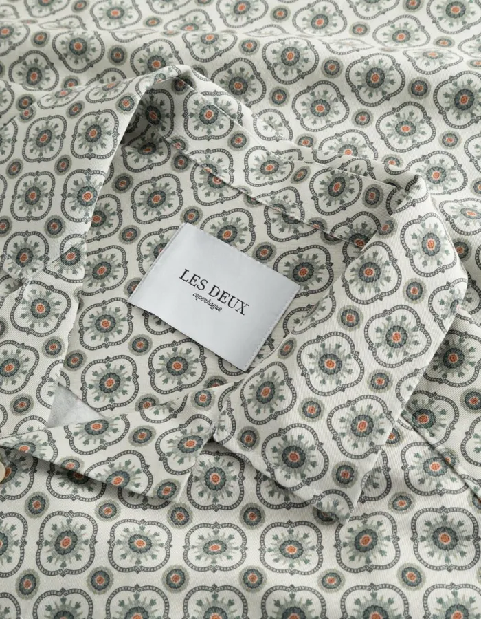 ShirtsOvershirts Men Les Deux Tapestry SS Shirt 8211 IvoryLight Jade Green
