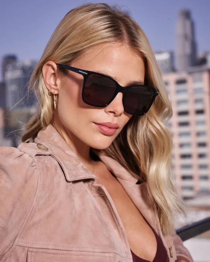 Shop Sunglasses Women PAIGE Morgan Sunglasses 8211 Black