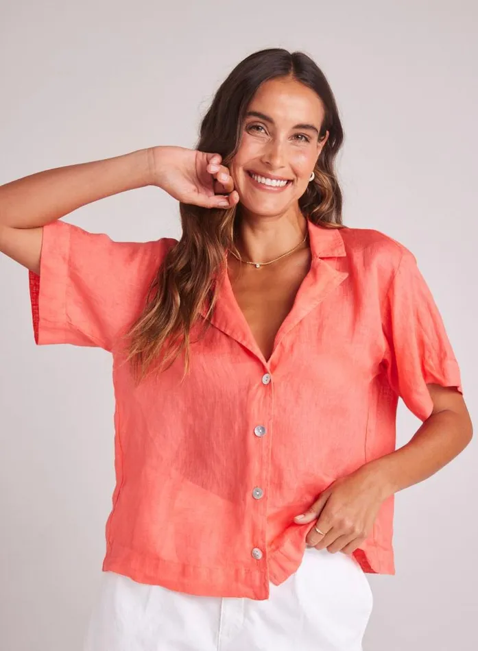 Short Sleeve Flowy Button Down 8211 Hibiscus Bloom Women Bella Dahl Button Down Short Sleeve Flowy Button Down 8211 Hibiscus Bloom Women Bella Dahl Button Down