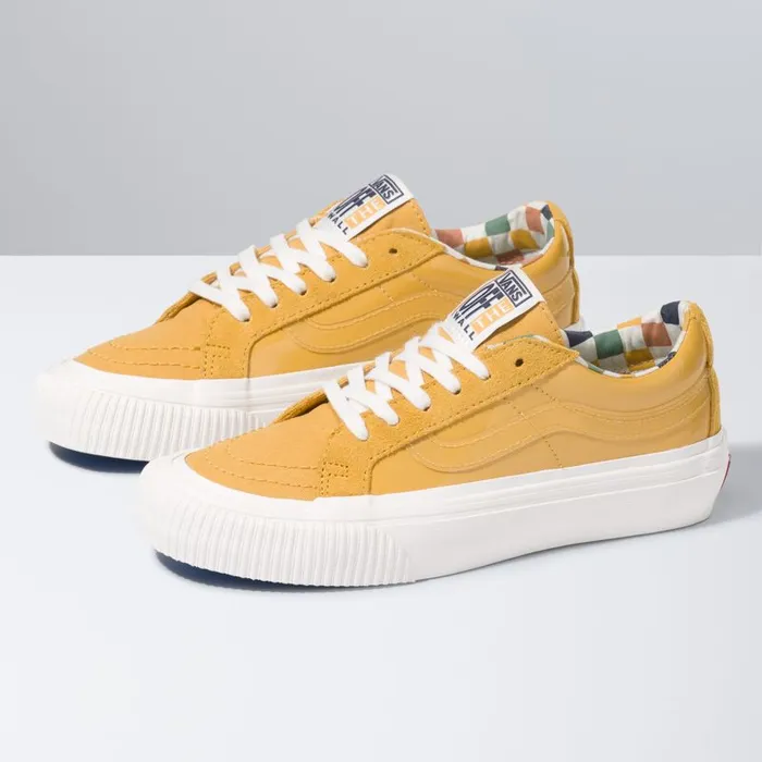 Surf Vibes Women Vans Karina Rozunko Sk8Low Reissue SF Patenthoney Gold