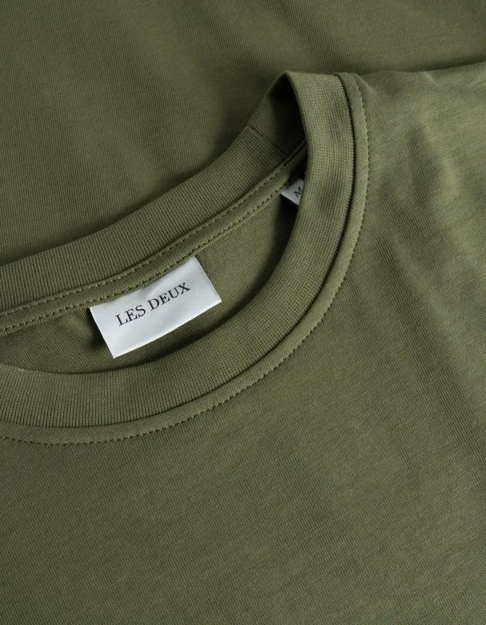 Tshirts Men Les Deux Crew TShirt 8211 Chive GreenLight Ivory