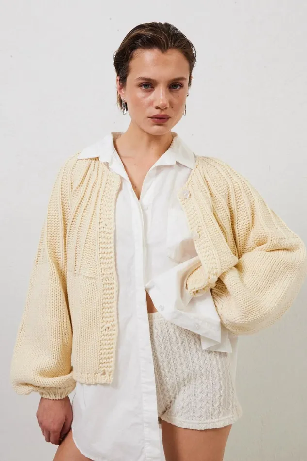VRG GRL JumpersSweaters Riley Knit Cardigan Cream 8211 Women VRG GRL JumpersSweaters Riley Knit Cardigan Cream 8211 Women