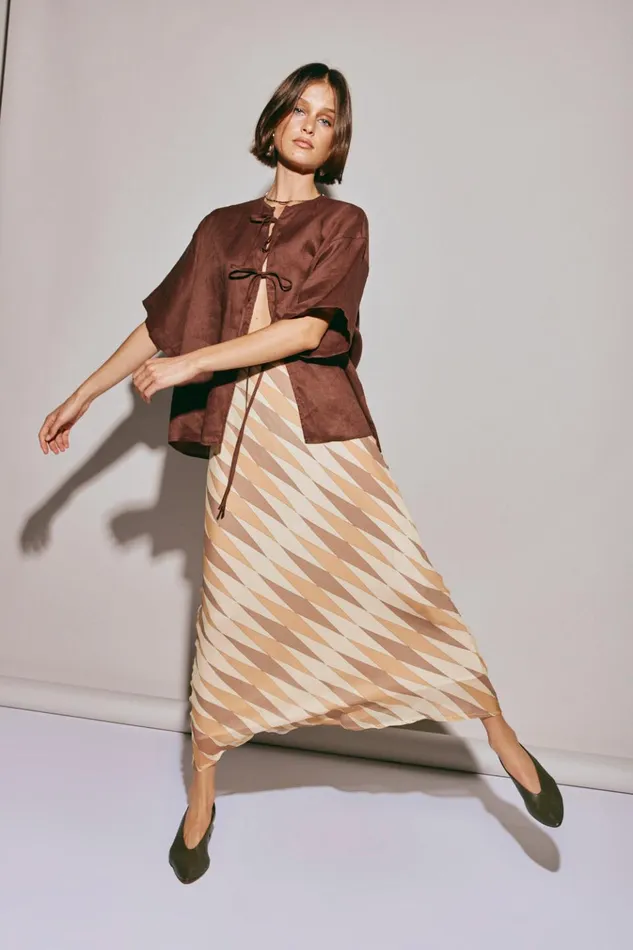 VRG GRL Short Sleeve Naomi Linen Smock Top Umber 8211 Women VRG GRL Short Sleeve Naomi Linen Smock Top Umber 8211 Women