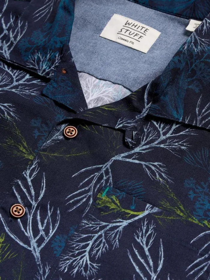 White Stuff SHIRTS Crab Printed SS Shirt Navy Print 8211 Men White Stuff SHIRTS Crab Printed SS Shirt Navy Print 8211 Men