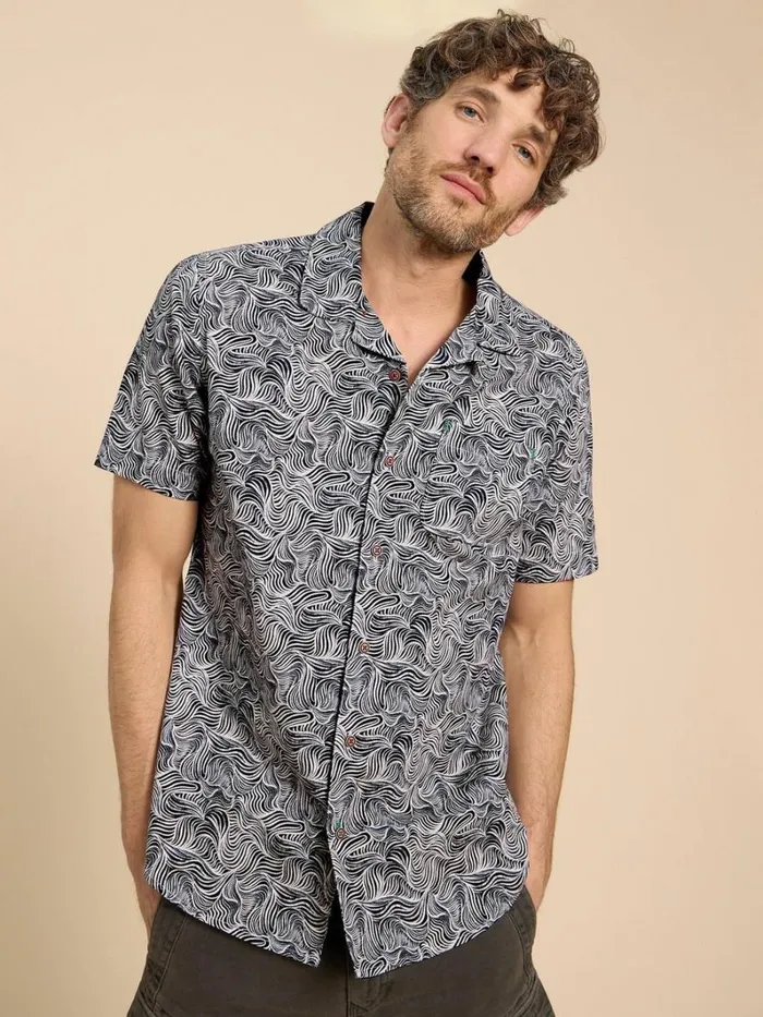White Stuff SHIRTS Waves Printed SS Shirt Navy Print 8211 Men White Stuff SHIRTS Waves Printed SS Shirt Navy Print 8211 Men