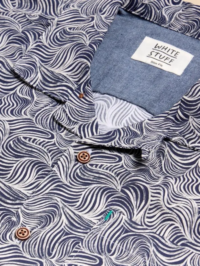 White Stuff SHIRTS Waves Printed SS Shirt Navy Print 8211 Men White Stuff SHIRTS Waves Printed SS Shirt Navy Print 8211 Men