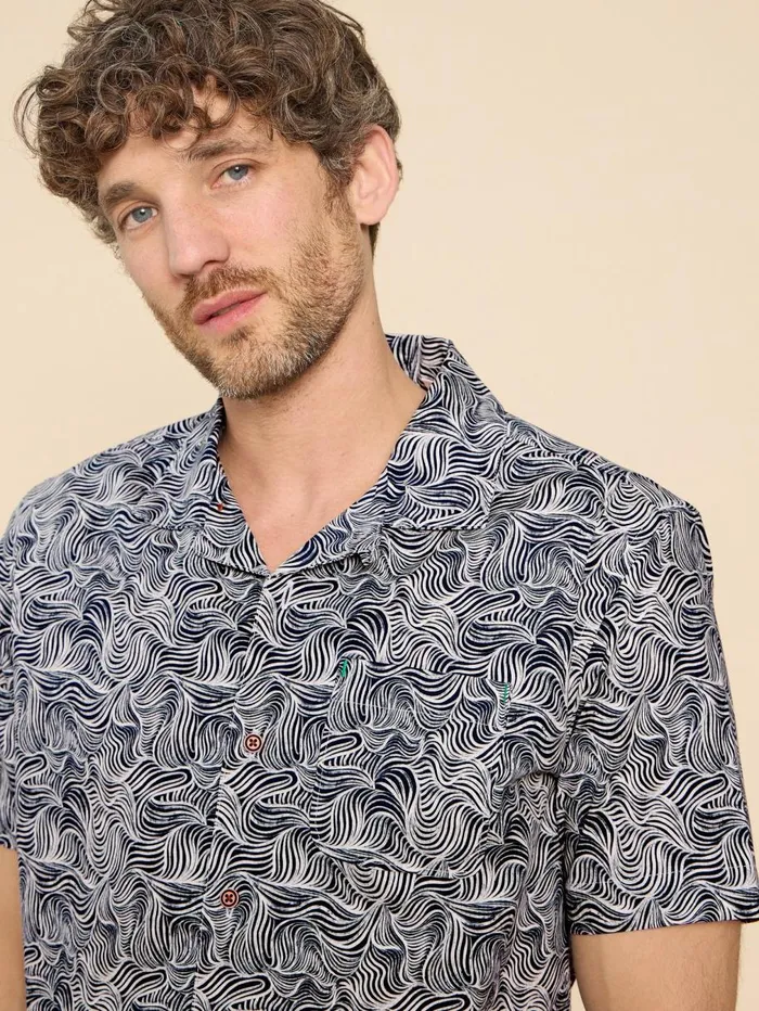 White Stuff SHIRTS Waves Printed SS Shirt Navy Print 8211 Men White Stuff SHIRTS Waves Printed SS Shirt Navy Print 8211 Men