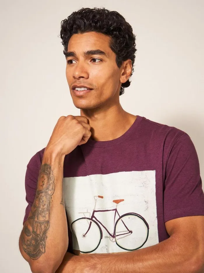 White Stuff TSHIRTS City Cruiser Graphic Tshirt Mid Plum 8211 Men