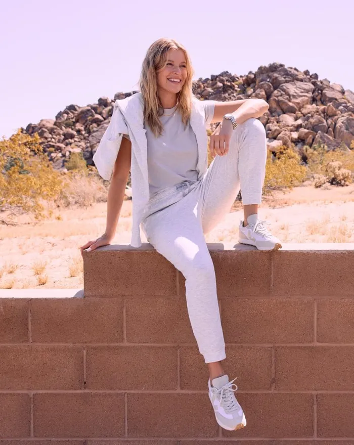 Women CLOUD FLEECE JOGGER Heather Light Grey TravisMathew Pants