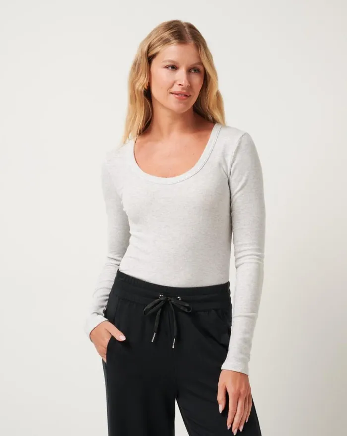 Women CLOUD RIB LONG SLEEVE TOP Heather Light Grey TravisMathew Shirts and Tops