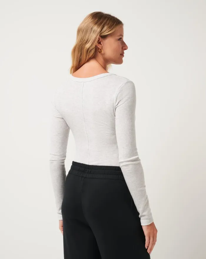 Women CLOUD RIB LONG SLEEVE TOP Heather Light Grey TravisMathew Shirts and Tops