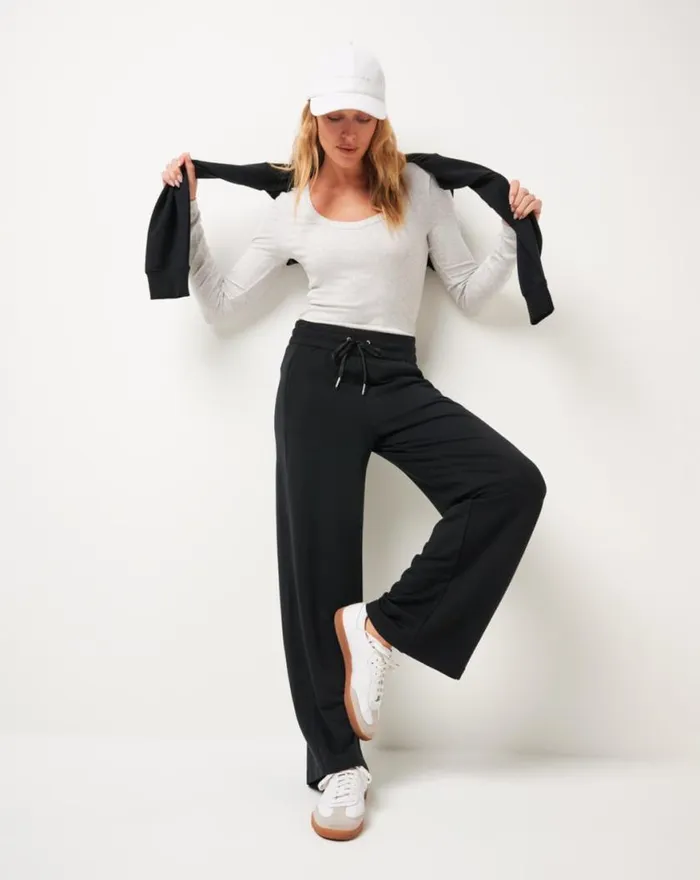 Women CLOUD TERRY WIDE LEG PANT Black TravisMathew Pants
