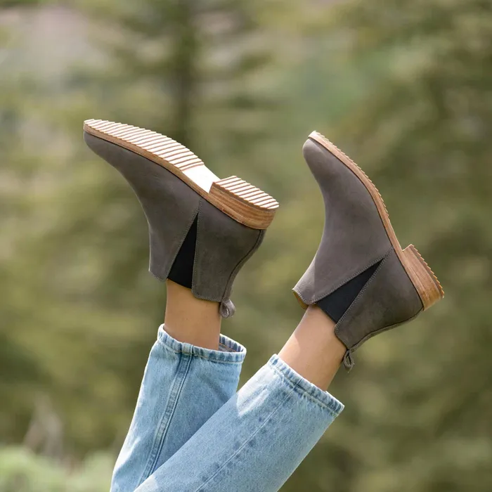 Women Nisolo Boots Eva Everyday Chelsea Boot Grey