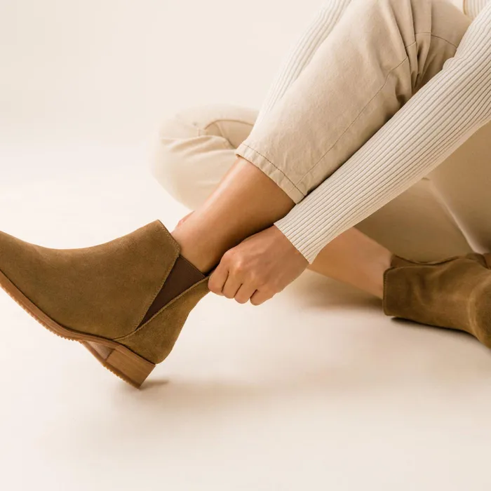 Women Nisolo Boots Eva Everyday Chelsea Boot Taupe Suede
