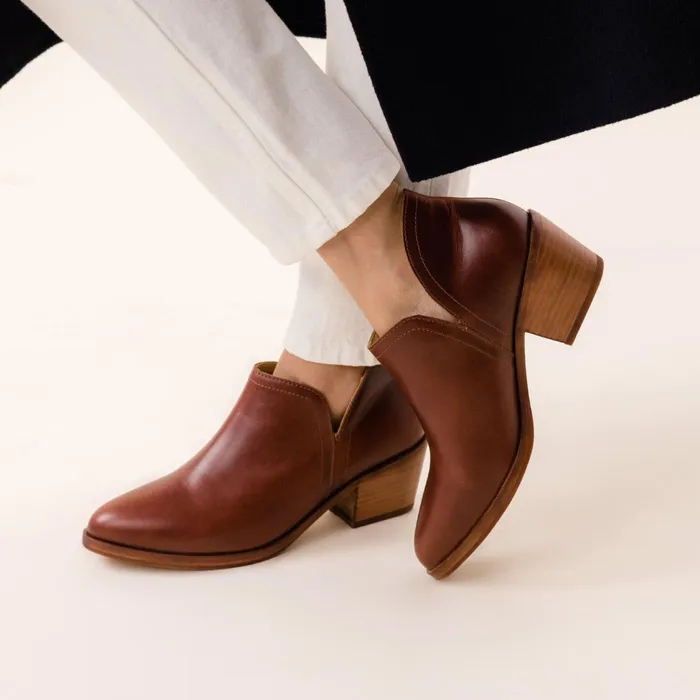 Women Nisolo Boots Mia Everyday Ankle Bootie Auburn