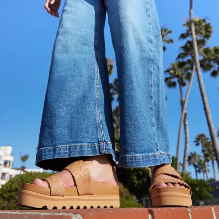 Women Reef Sandals Cushion Vista Hi Tan Wicker Women Reef Sandals Cushion Vista Hi Tan Wicker